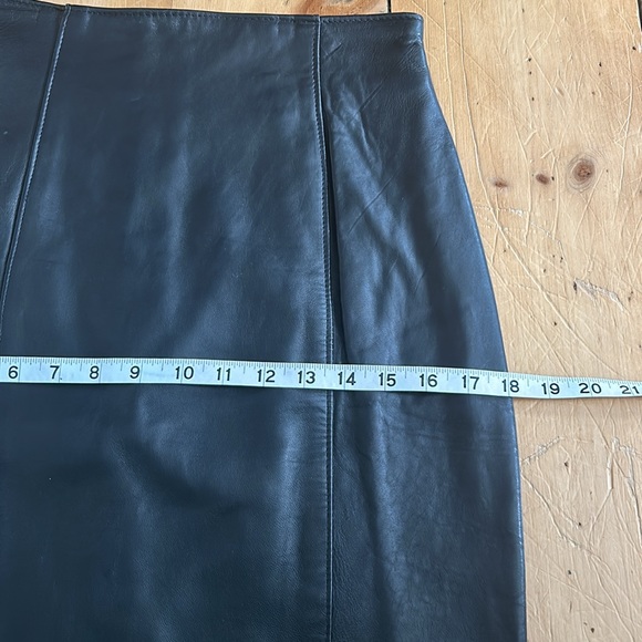 Danier leather skirt - Picture 8 of 9